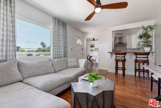 4417 Campbell Drive, Los Angeles CA: https://media.crmls.org/mediaz/09e41db7-8e46-4fd7-a92a-598271f641a6.jpg