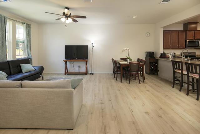 17819 Banks Street, Marina CA: https://media.crmls.org/mediaz/09e44317-8697-4780-ad99-238a157979ce.jpg