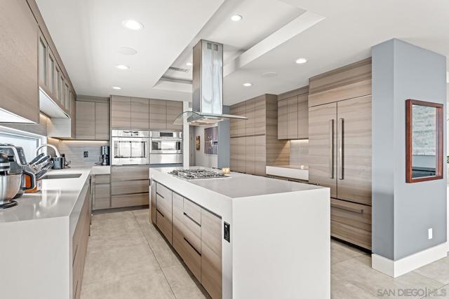 5 Spinnaker Way, Coronado CA: https://media.crmls.org/mediaz/09e4f3ad-7ffd-4a6d-bc91-8556f95fb1c4.jpg