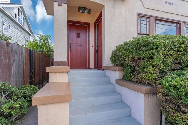 863 40th St., Oakland CA: https://media.crmls.org/mediaz/09e583ff-5f56-4125-9f19-710073a25fd7.jpg