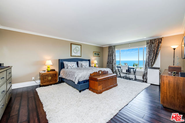 2223 Mcrae Drive, San Pedro CA: https://media.crmls.org/mediaz/09e62321-cdfd-48b6-9e32-aa78dda5a804.jpg