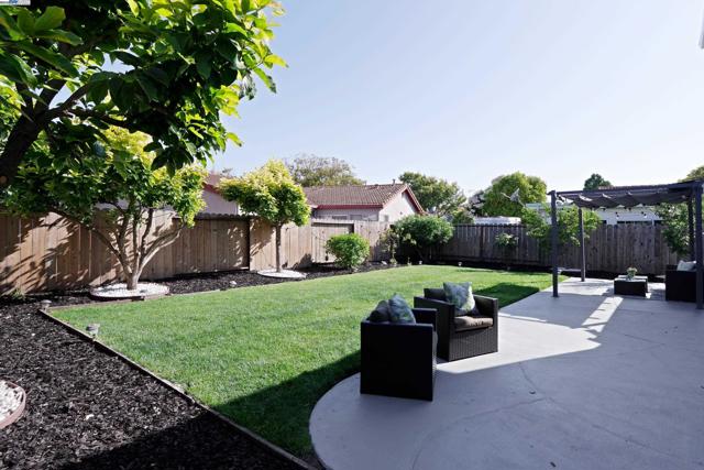 4452 Alice Way, Union City CA: https://media.crmls.org/mediaz/09e63ffb-b68d-47f2-a7bc-6fdbe5ef4840.jpg