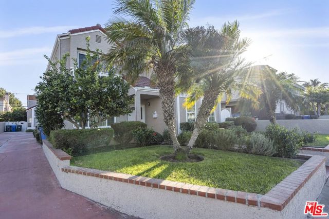 2210 Graham Avenue, Redondo Beach CA: https://media.crmls.org/mediaz/09e65ce7-8064-421a-8d2e-a4e81f04a422.jpg