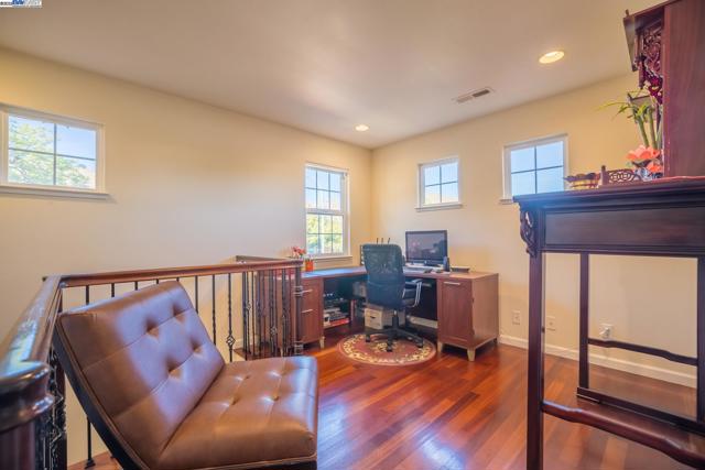 42001 Via San Gabriel, Fremont CA: https://media.crmls.org/mediaz/09e65e37-7e93-49cb-9b4d-c38dab766fef.jpg