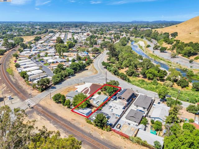 865 Old Canyon Road, Fremont CA: https://media.crmls.org/mediaz/09e6961b-e60e-4409-bc44-aef474b63af3.jpg