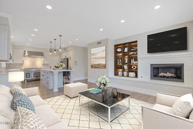 560 Granite Hills Street, Simi Valley CA: https://media.crmls.org/mediaz/09e6b54e-c1fb-478e-b437-882d0b81920a.jpg
