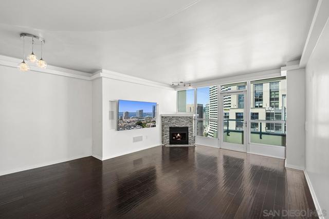 555 Front Street, San Diego CA: https://media.crmls.org/mediaz/09e7580f-7ff9-4e64-b164-1d3c05fec118.jpg
