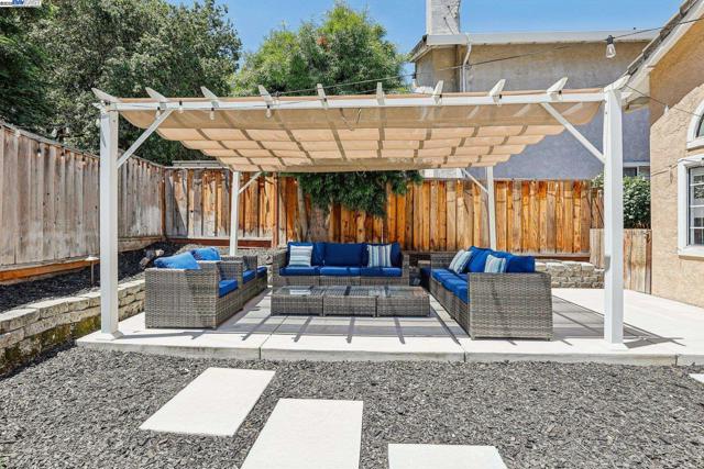 1060 Green Point Ct, Concord CA: https://media.crmls.org/mediaz/09e7a2b6-b465-49e6-b8af-dc84b63080a8.jpg
