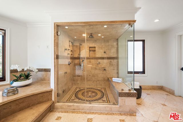 8027 Floral Avenue, Los Angeles CA: https://media.crmls.org/mediaz/09e8b84d-82ee-4d75-bd65-eba866f3dbe0.jpg