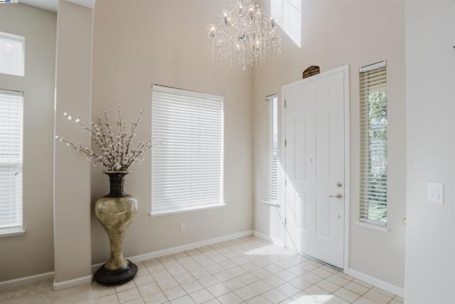 Image 4 of 38 For 25657 Crestfield Dr