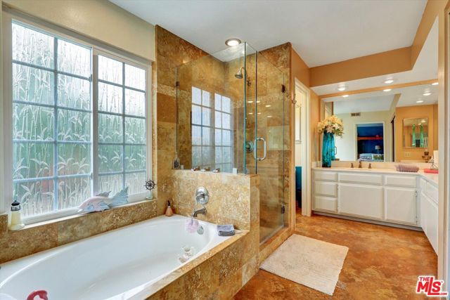 28682 Avenida Del Caballo, Laguna Niguel CA: https://media.crmls.org/mediaz/09e91f8a-f6e8-40f1-b060-e06f9a50e84f.jpg