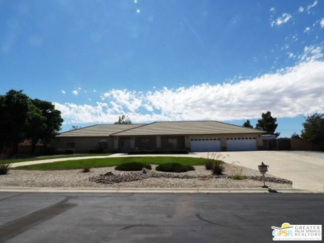 6950 Oak View Court, Oak Hills CA: https://media.crmls.org/mediaz/09ea353d-2785-4712-9a1f-1f434e0a153b.jpg