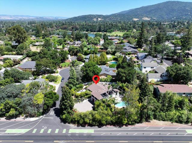 17274 Verdes Robles, Los Gatos CA: https://media.crmls.org/mediaz/09ea8fbe-b80a-408f-b6bb-71404b84bacf.jpg