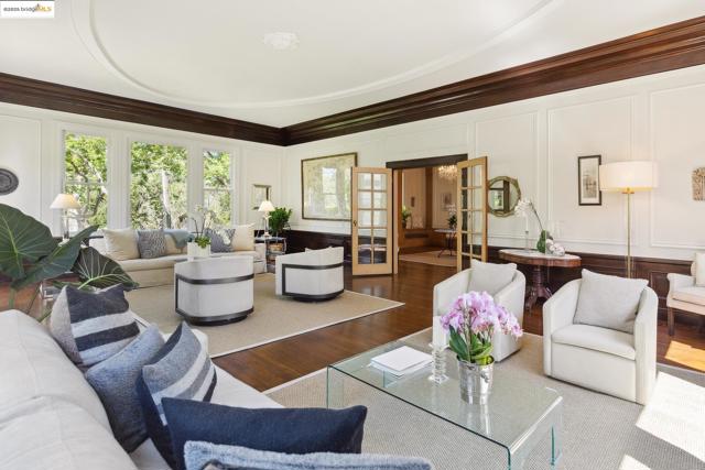22 Sea View Ave, Piedmont CA: https://media.crmls.org/mediaz/09eab1e2-d4b9-47ec-ad44-e76783b0af4a.jpg