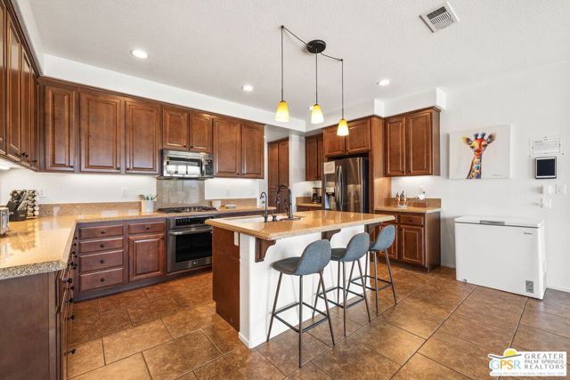 42776 Del Lago Court, Indio CA: https://media.crmls.org/mediaz/09ead5fc-f055-4cd5-b058-f4332998a253.jpg