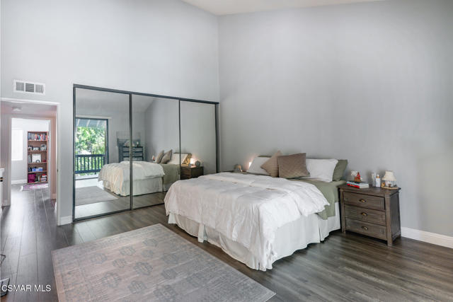21901 Burbank Boulevard, Woodland Hills CA: https://media.crmls.org/mediaz/09ebbb88-da1f-4086-8b0d-977e21bf097d.jpg