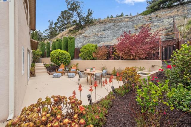 598 CRESTMONT DRIVE, Oakland CA: https://media.crmls.org/mediaz/09ebe549-946c-4422-b2b4-d1c09797040b.jpg