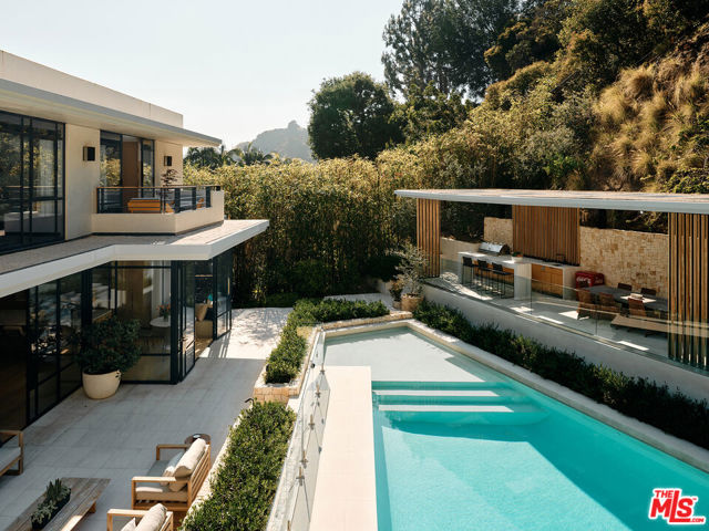 9509 Heather Road, Beverly Hills CA: https://media.crmls.org/mediaz/09ecbbbb-57c0-45ba-98f7-774209a23a4d.jpg