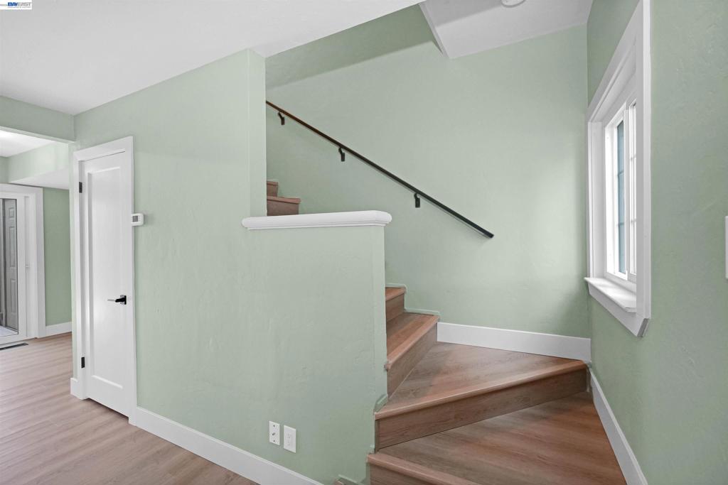 https://media.crmls.org/mediaz/09ecff6e-7730-4d5d-aec6-5399e2e3c921.jpg?preset=X-Large