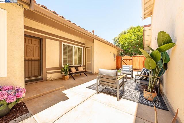 33036 Soquel St, Union City CA: https://media.crmls.org/mediaz/09ed8f66-c902-47f5-bba2-088ff0415489.jpg