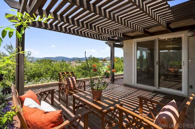 17676 Corte Sobrado, San Diego CA: https://media.crmls.org/mediaz/09edb9d2-918c-4697-bc4d-448a22749f8d.jpg