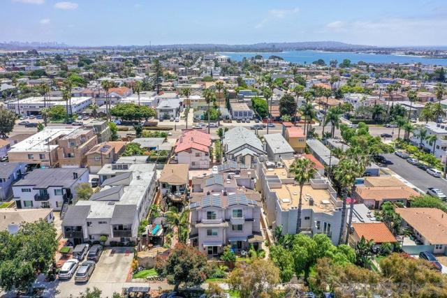 1427 Hornblend, San Diego CA: https://media.crmls.org/mediaz/09edf81d-d3fb-4590-983f-92b0df559267.jpg