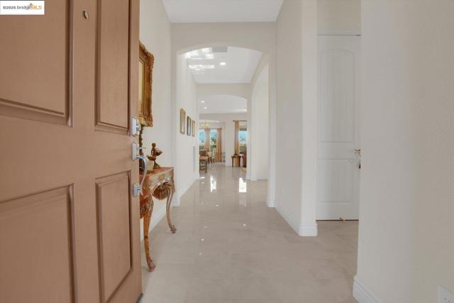 1577 Chianti LN, Brentwood CA: https://media.crmls.org/mediaz/09ee0677-ffe3-497f-833b-e42cebbbe314.jpg