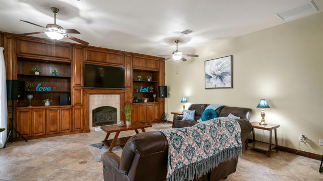56800 Zuni Trail, Yucca Valley CA: https://media.crmls.org/mediaz/09ee26ad-2579-4e72-a5d1-cad34f4354af.jpg