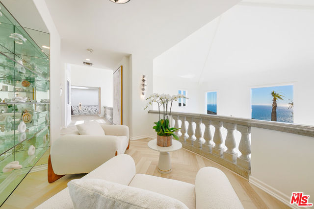 10502 Yellow Hill Road, Malibu CA: https://media.crmls.org/mediaz/09ee7715-86b3-4193-b520-d990c8074ede.jpg