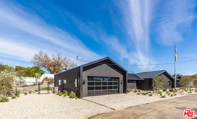 5259 Lewis Road, Agoura Hills CA: https://media.crmls.org/mediaz/09eeacf7-edbe-4c00-986d-e86f36b183ee.jpg