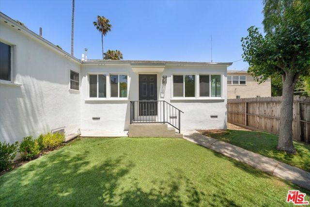 701 Oxford Avenue, Marina del Rey CA: https://media.crmls.org/mediaz/09eeda35-0494-4c38-9309-17acfb1c78d5.jpg