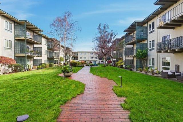 934 Peninsula Avenue, San Mateo CA: https://media.crmls.org/mediaz/09eee749-ba8b-400b-a716-93765218b8aa.jpg