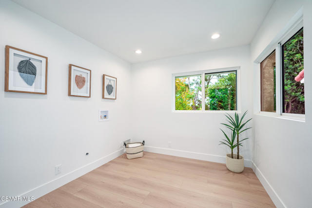 674 Lautrec Court, Thousand Oaks CA: https://media.crmls.org/mediaz/09ef1803-e641-4f2f-8885-afb846abf04c.jpg