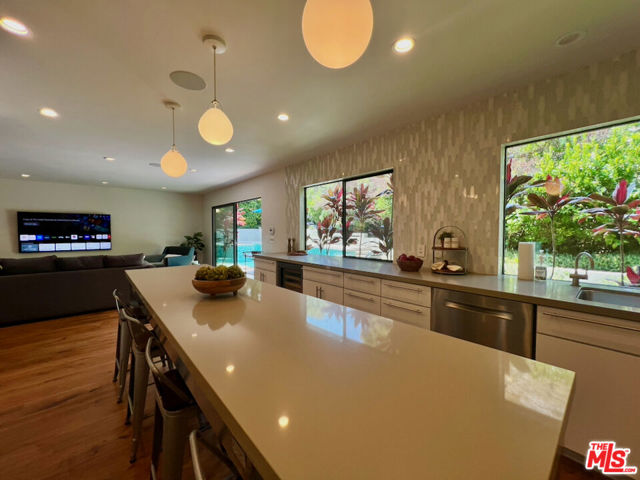 6435 Innsdale Drive, Los Angeles CA: https://media.crmls.org/mediaz/09ef6768-edd9-4ea3-9908-87fb231e7df4.jpg