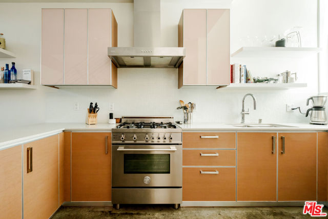 1220 N Orange Grove Avenue, West Hollywood CA: https://media.crmls.org/mediaz/09eff51f-0064-43bc-845e-33b000f92c1f.jpg