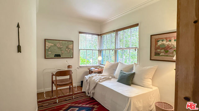752 Country Club Drive, Burbank CA: https://media.crmls.org/mediaz/09f013d3-e0ac-4afd-a2f6-73ff436a758a.jpg