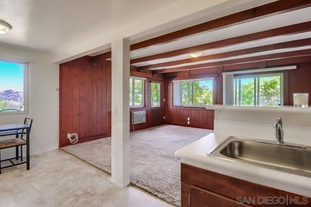 255 Highline Trl, El Cajon CA: https://media.crmls.org/mediaz/09f0d3f6-47fc-442f-bedf-d70fac09e587.jpg