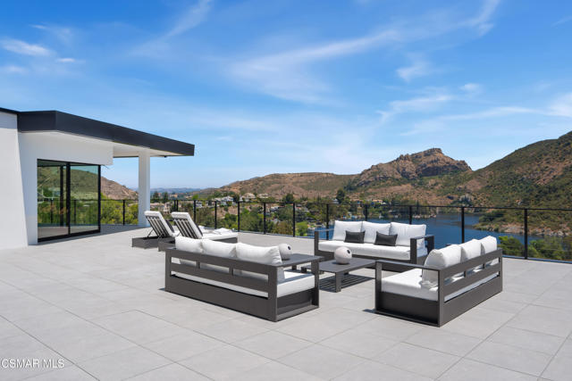 461 Lake Sherwood Drive, Lake Sherwood CA: https://media.crmls.org/mediaz/09f0e12d-1f85-422a-bc82-67173006d749.jpg