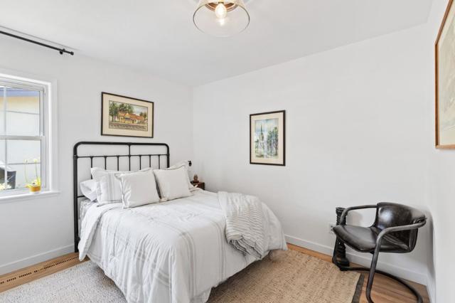 2061 Oakley Avenue, Menlo Park CA: https://media.crmls.org/mediaz/09f15755-b561-46c8-be10-b8620517e164.jpg