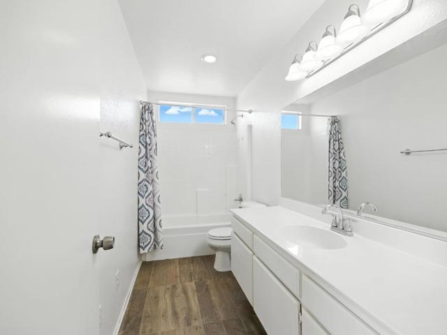 44131 Sunmist Court, Lancaster CA: https://media.crmls.org/mediaz/09f16e03-e430-4311-8915-0762674b71f8.jpg