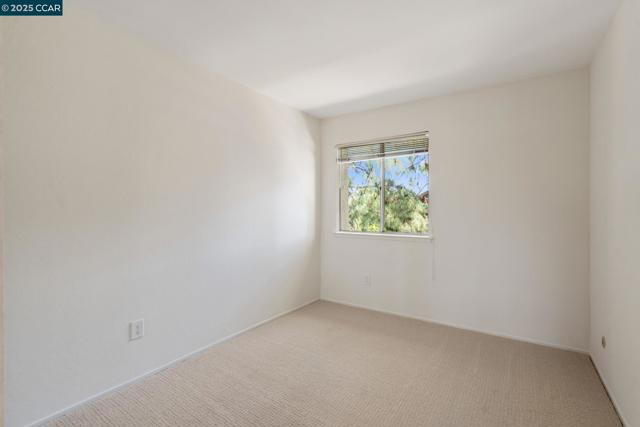 1706 Siskiyou Dr, Walnut Creek CA: https://media.crmls.org/mediaz/09f1bd10-0586-4b50-8899-a3dc37037ca0.jpg