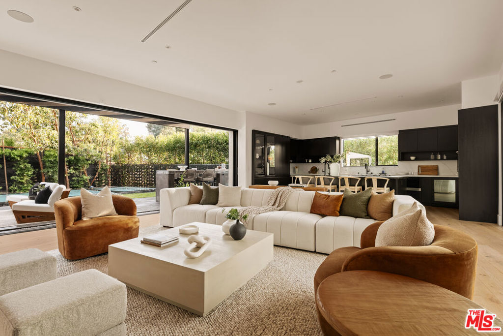 5988 W 76th Street — architectural residence