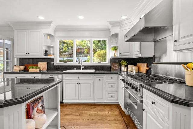 760 Chateau Drive, Hillsborough CA: https://media.crmls.org/mediaz/09f1e639-109f-4708-abd3-88b4e0621f8f.jpg