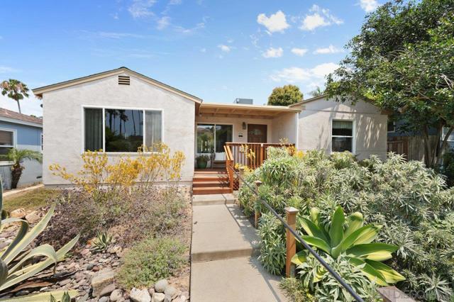 4386 Niagara Ave, San Diego CA: https://media.crmls.org/mediaz/09f1f8aa-3354-453b-b2a7-ef5a4dbbec48.jpg