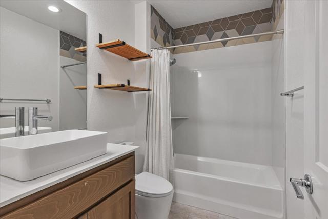 5636 Fallbrook Court, Dublin CA: https://media.crmls.org/mediaz/09f22874-c652-4441-8d35-fcdebbdc9290.jpg
