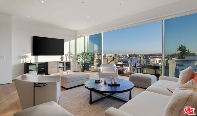 8899 Beverly Boulevard, Los Angeles CA: https://media.crmls.org/mediaz/09f276a0-d3fe-4f66-9b29-95ef6f27d955.jpg