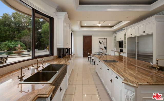 1021 N Crescent Drive, Beverly Hills CA: https://media.crmls.org/mediaz/09f2821c-f62b-4349-af97-1a2ef115c50e.jpg