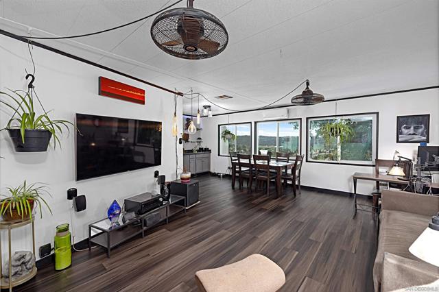 9100 Single Oak Dr, Lakeside CA: https://media.crmls.org/mediaz/09f38864-7123-4af3-8af3-41f0e6b70f8b.jpg