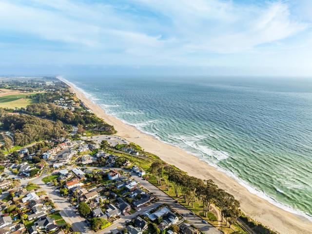 313 Vista Drive, Watsonville CA: https://media.crmls.org/mediaz/09f43a30-a52c-440f-beca-b718aa849b76.jpg