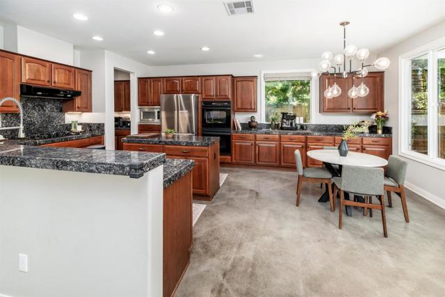 1569 Glencrest Drive, San Marcos CA: https://media.crmls.org/mediaz/09f4b2a5-15e1-4273-9f84-4ae3a1056f98.jpg